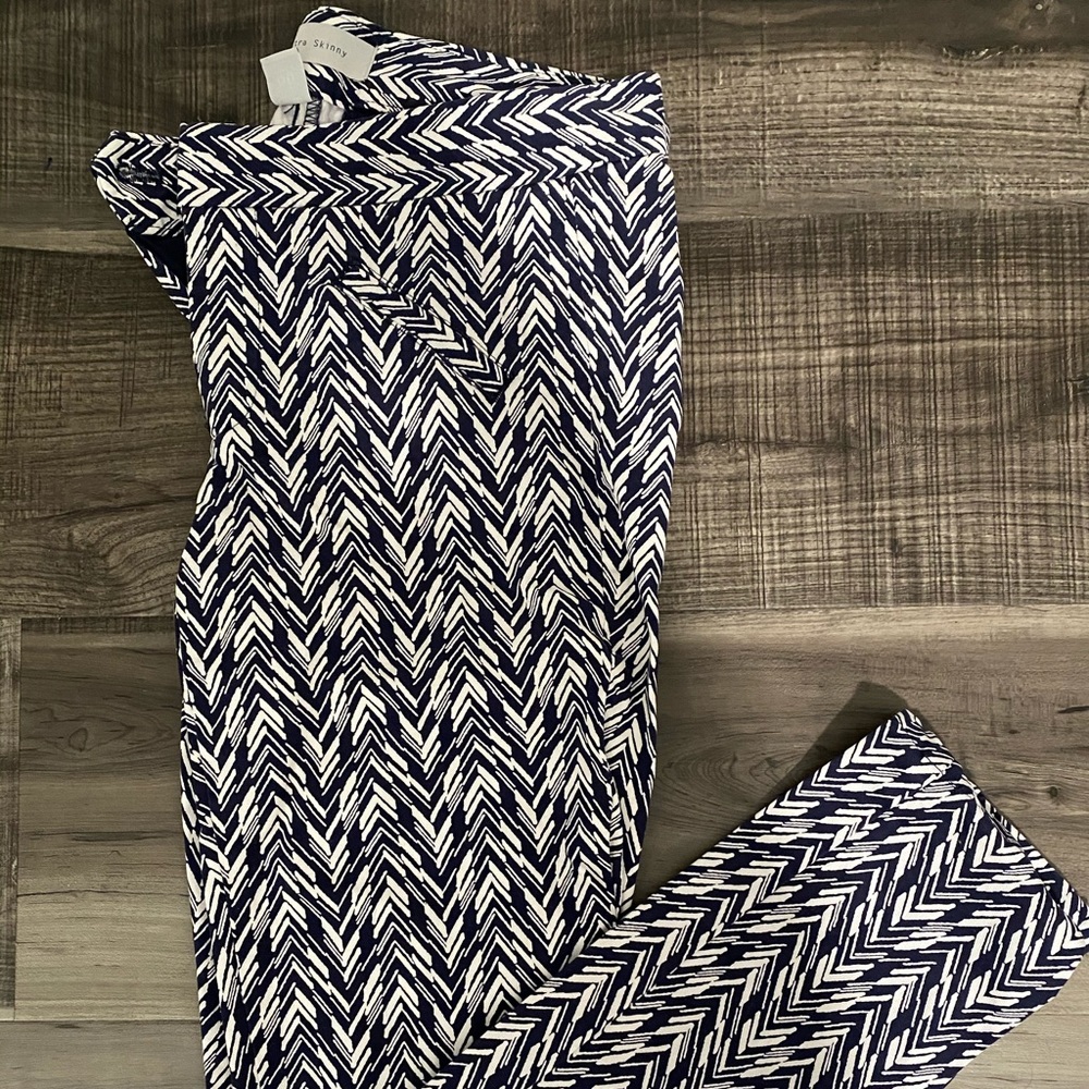 gap navy & white zig zag chinos